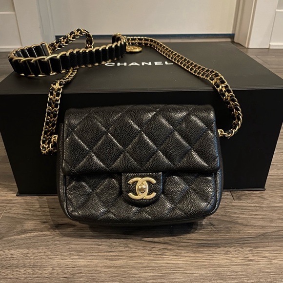 Chanel medallion crossbody bag - Picture 3 of 6
